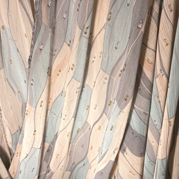 Lovestitch Hi-Lo Pastel with Metallic Thread Blouse Size Large (loose fitting) - Picture 12 of 15